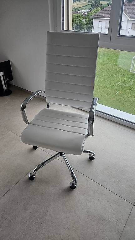 Stühle: Bürostuhl, Kunstleder, Chrom Original Neu Verpackt – Gebraucht aus Itingen von fab_2pd7