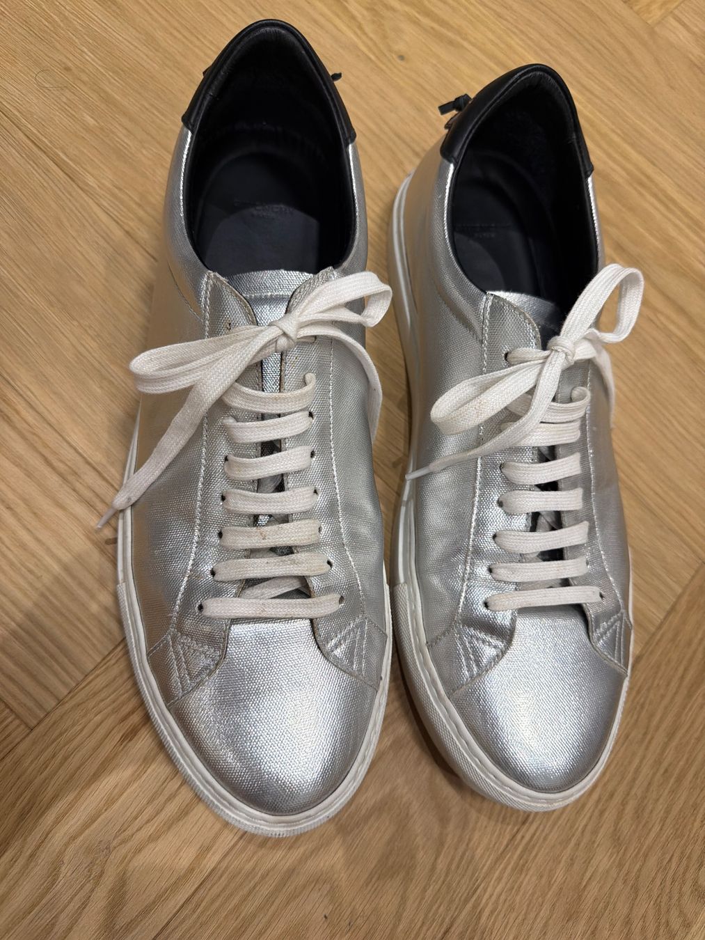 Givenchy Chaussures hommes: Givenchy Sneakers silber Grösse 45 – D'occasion à Roggwil TG par est_r5x7 1