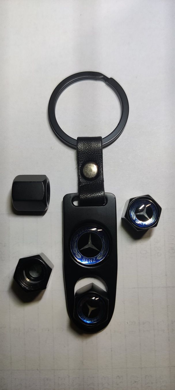 Mercedes-Benz Alle Autoersatzteile: Ventilkappen Schwarz mit Mercedes Logo – Neu und originalverpackt aus Wohlen AG von Rianxo