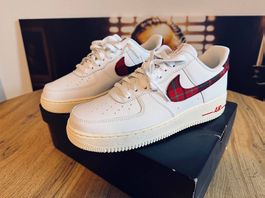 Nike Air Force One / Sneakers / Herren / Gr. 42.5 / neu