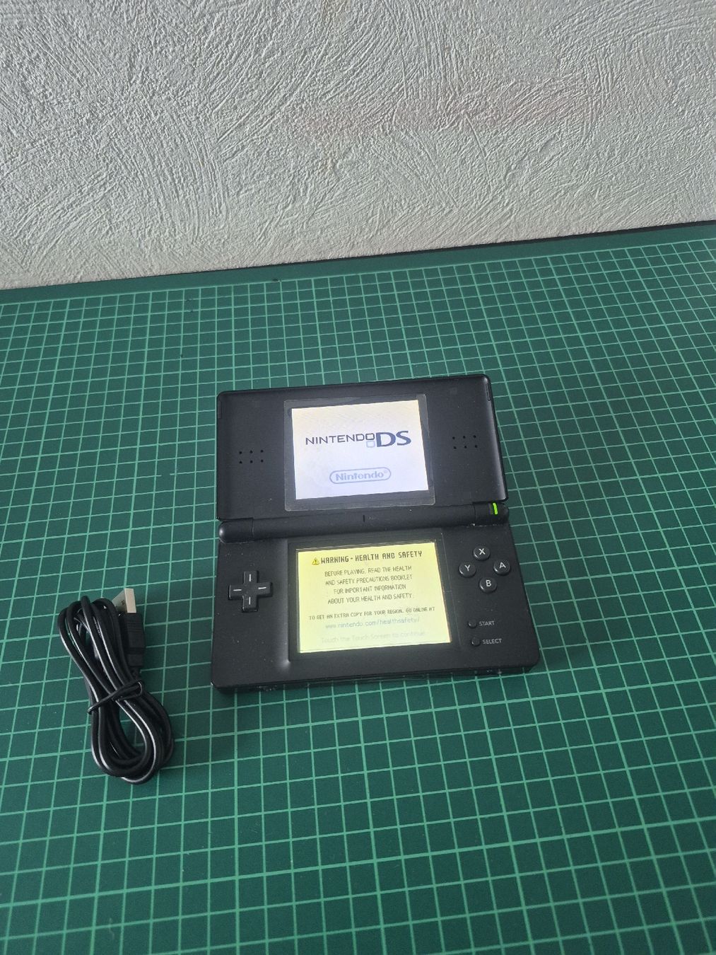 Nintendo Konsolen: Nintendo DS Lite Black + Ben 10 Cosmic destruction  – Gebraucht aus Meyrin von Retro-GZ 3