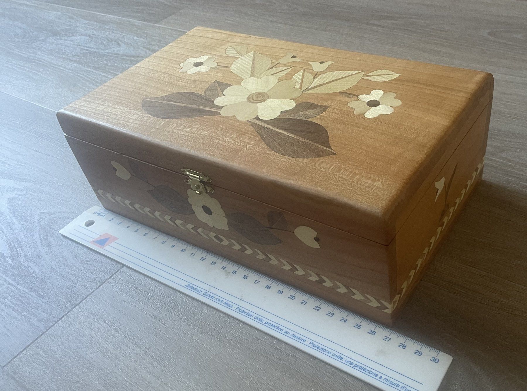 Truhen: Schmuckschatulle, Schmucktruhe mit Intarsien & Einlegefach – Neu und originalverpackt aus Sins von 3985schluckti 1