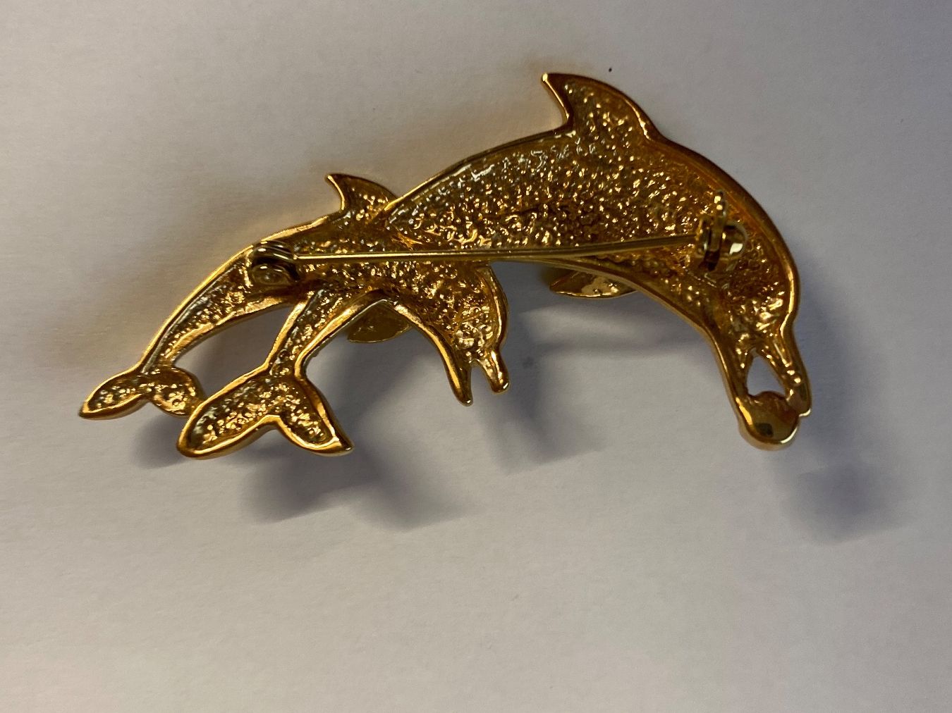 Spille & Fermagli: Broche dauphins - dorés - strass – Usato da Le Brassus venduto da cinema13 1