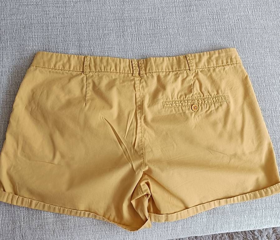 Pantaloni: Short  – Usato da Martigny venduto da ivi_cbf9 1