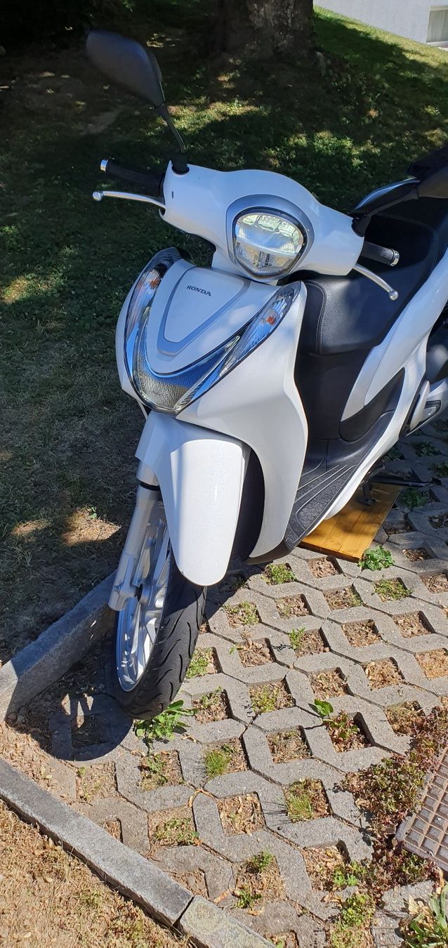 Honda Scooters: Honda sh 125 Mode - Jahrgang 2023 - 7200 km – Gebraucht aus Volketswil von tbs.tobler 2