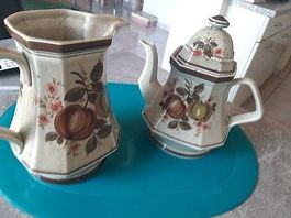 Kaffeekanne und Milchkrug