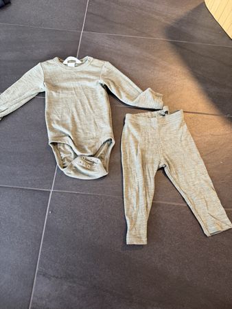 H&M Adorables Babyset Gr. 80 Body und Hose Wolle