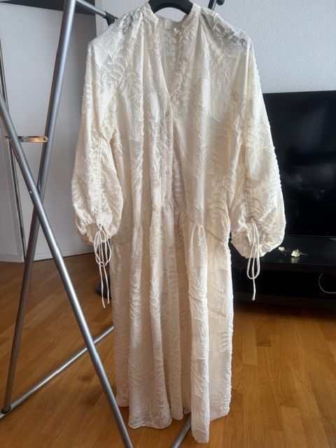 H&M Vestiti: H&M dress – Usato da Luzern venduto da lynluv2shop