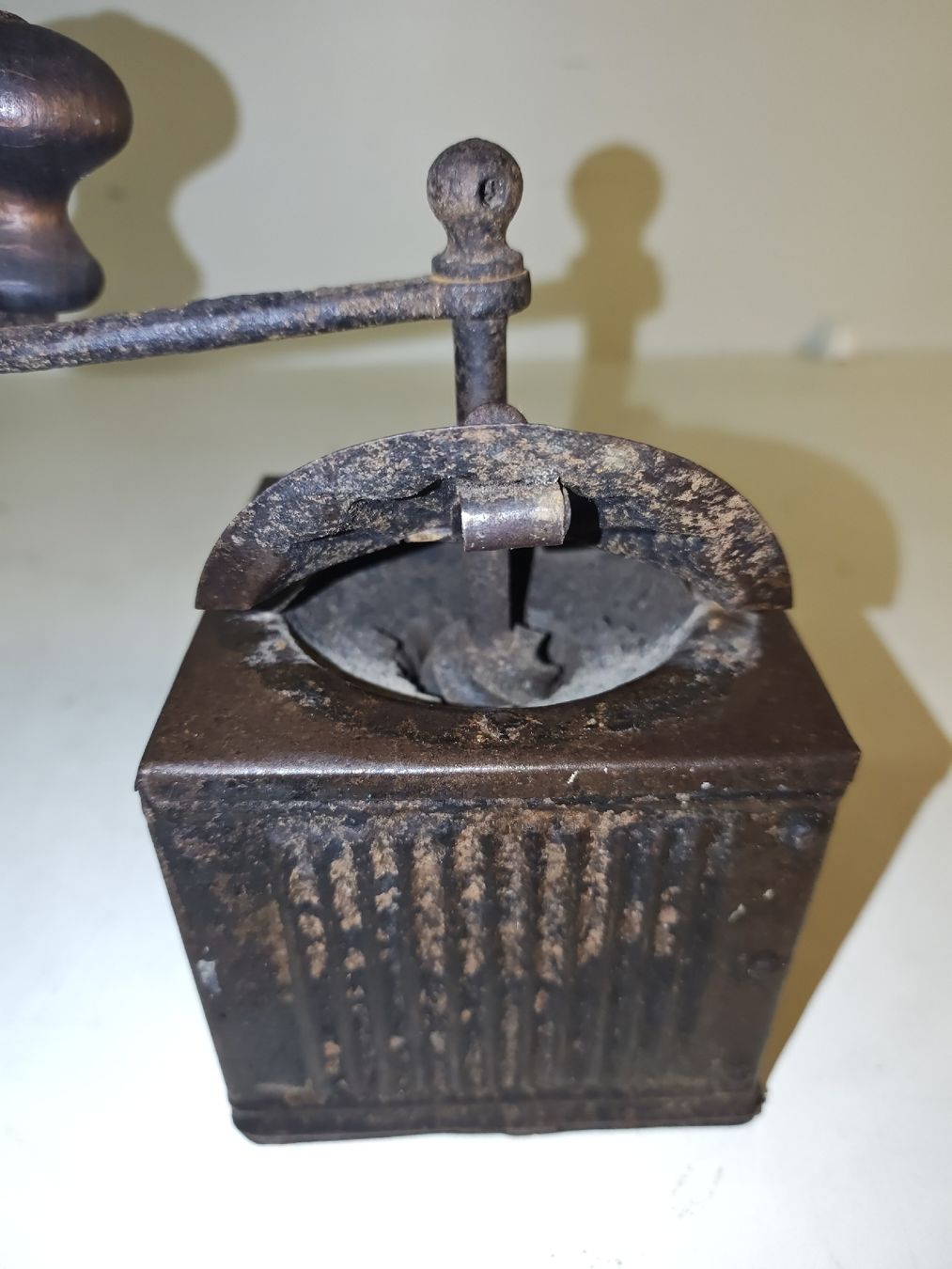Elettrodomestici da cucina: Kaffee oder Pfeffermühle, 1900er. Antik. (nov523) – Usato da Künten venduto da Schnaepplihuus 3