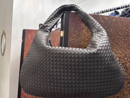 Hippe Hobo, grau, veganes geflochtenes Leder, 3 Innenfächer