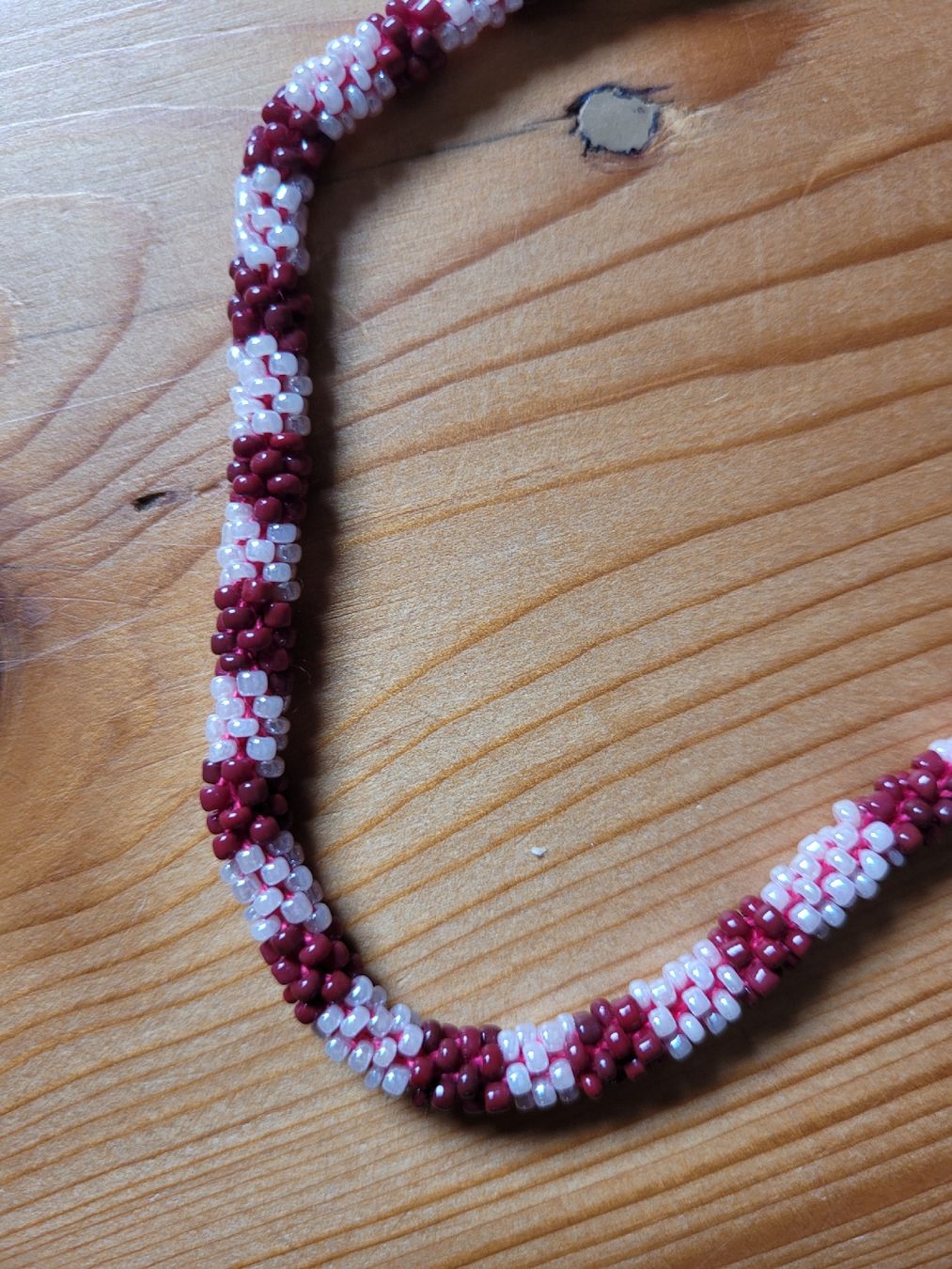 Catenine: Handgemachte Halskette, rot-weiss, Glasperlen – Usato da Binningen venduto da franzfritz 1