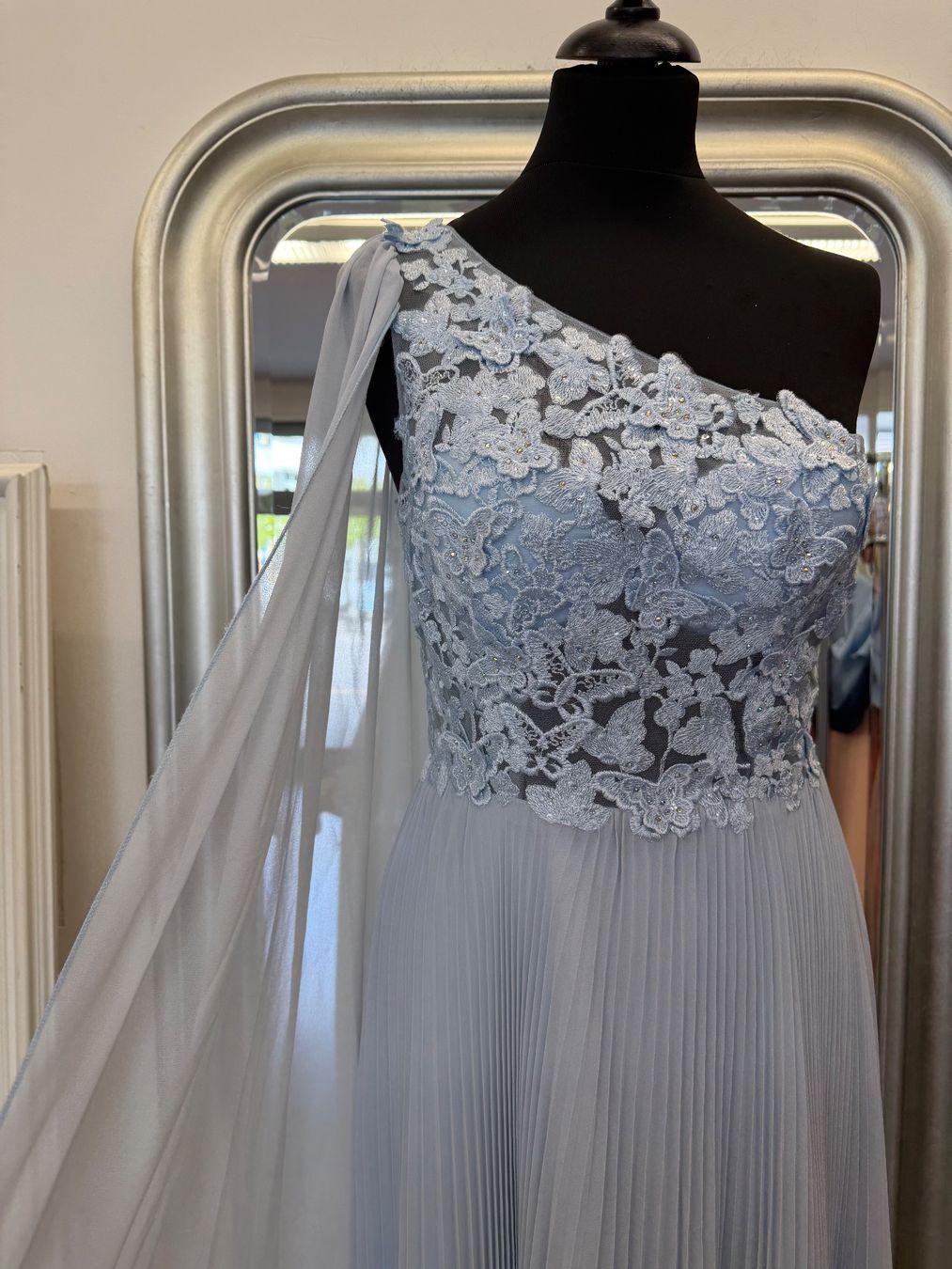 Vestiti: Elegantes Abendkleid One-Shoulder Hellblau Gr. 38 neu – Nuovo (secondo la descrizione) da Schlatt ZH venduto da xhesiesi 2
