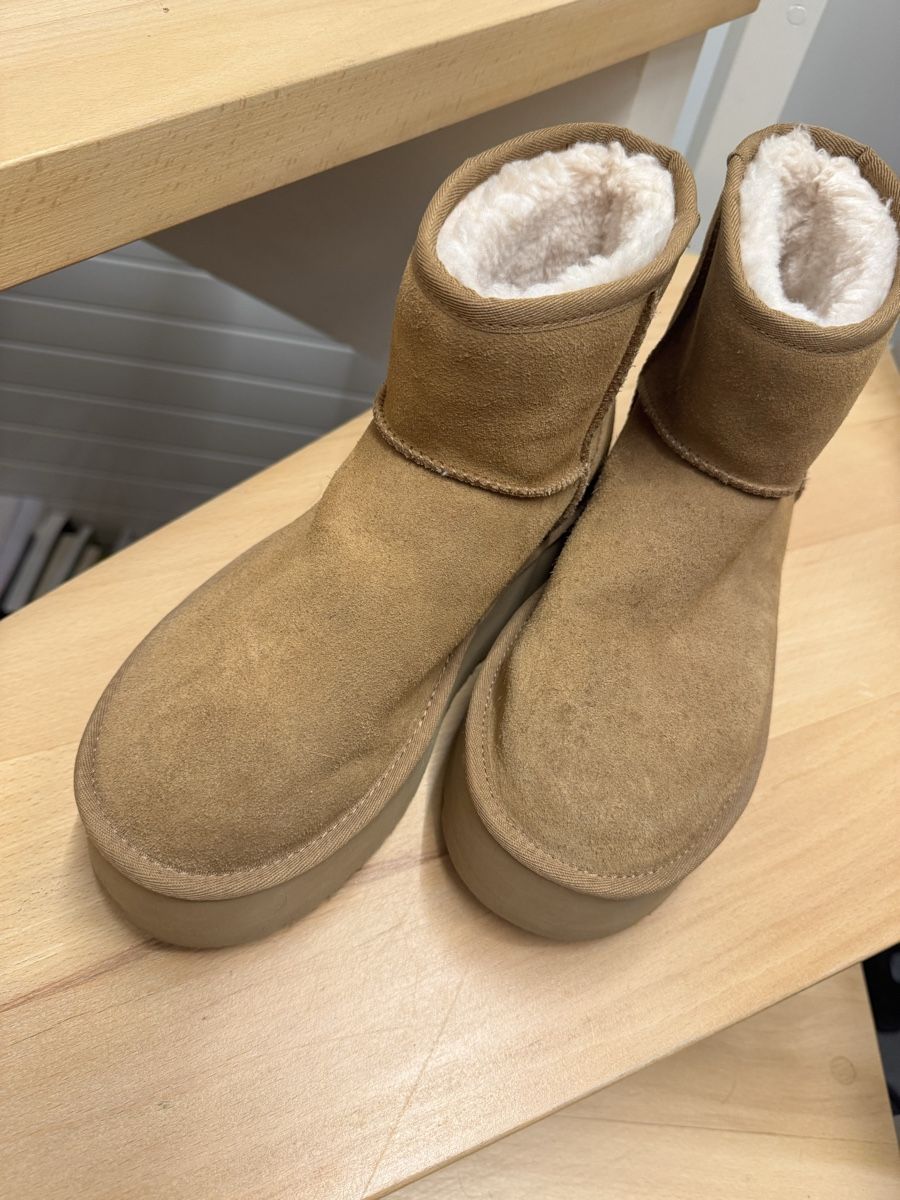 Ugg Chaussures femmes: UGG platform taglia 40 – D'occasion à Porza par kaj_d5q7 2