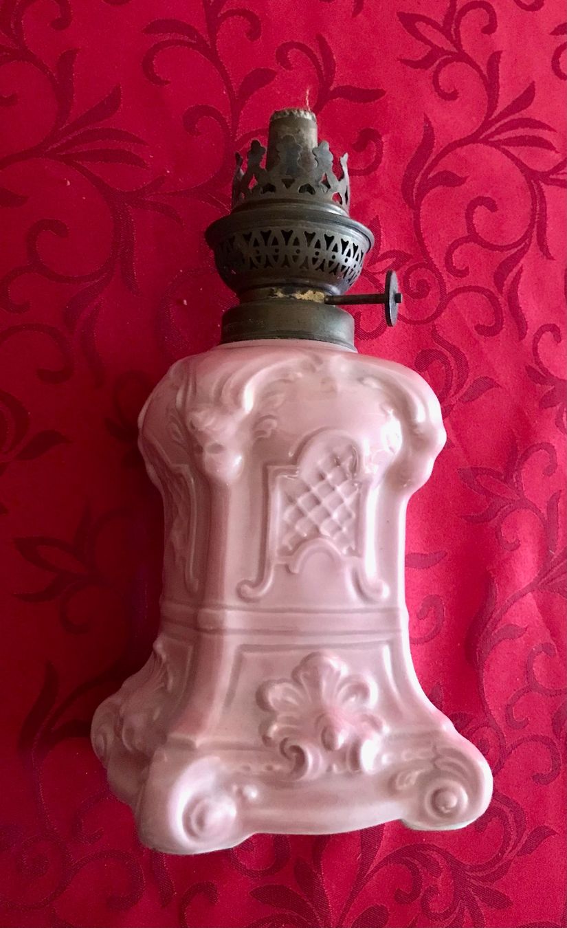 Lampade: ANCIENNE LAMPE A PETROLE – Usato da Losone venduto da courrier 4