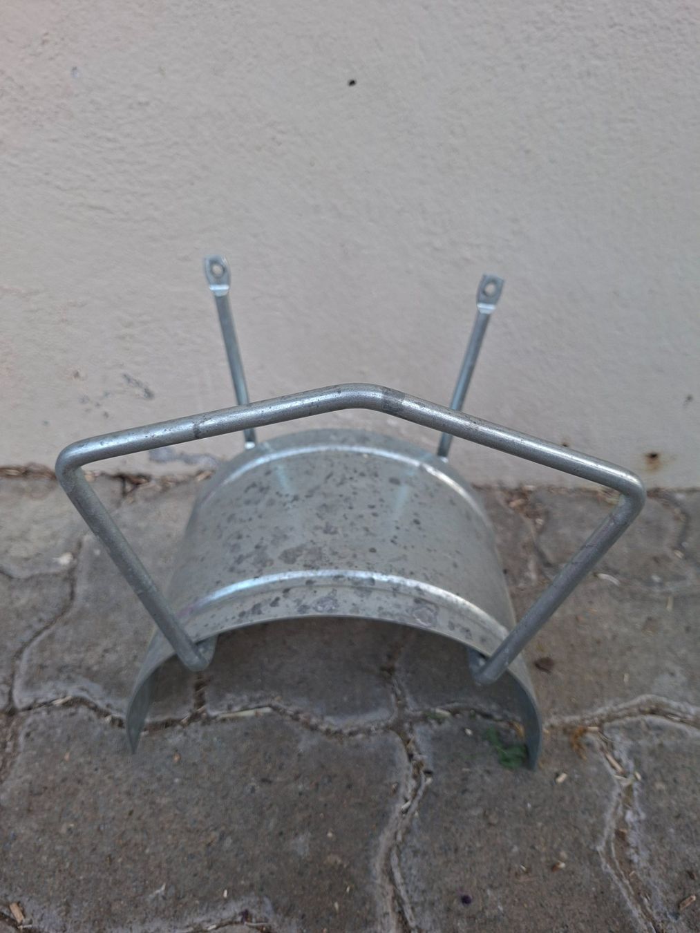 Supporti a parete: Gartenschlauchhalter Metall / Wandhalterung – Usato da Gurzelen venduto da lauflos