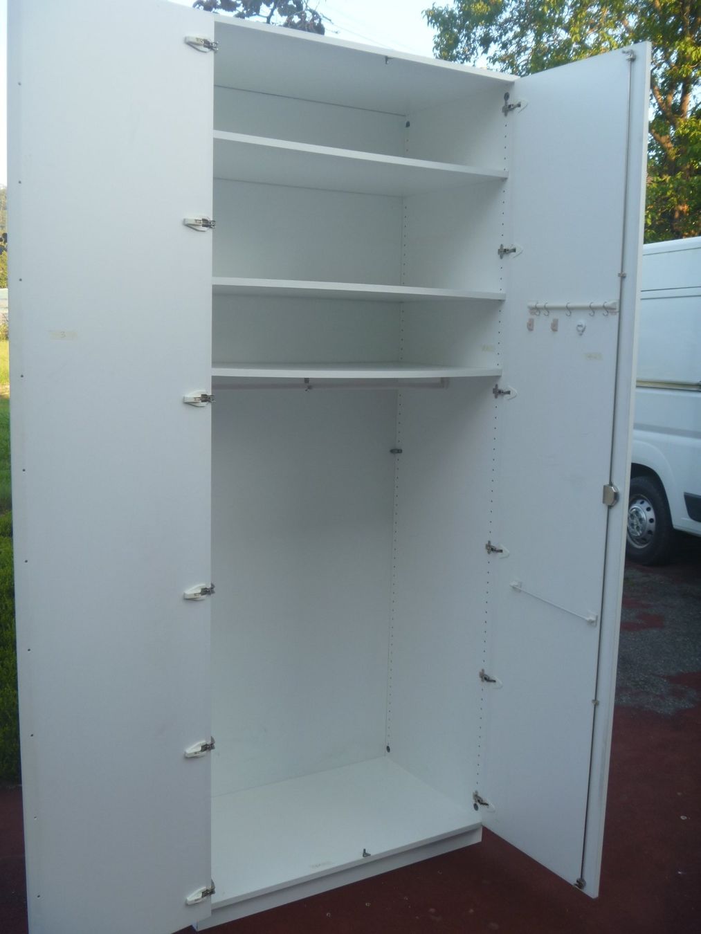 Armadi: 2 türiger Schrank Höhe: 239,4cm – Usato da Rüti ZH venduto da baumchen 4