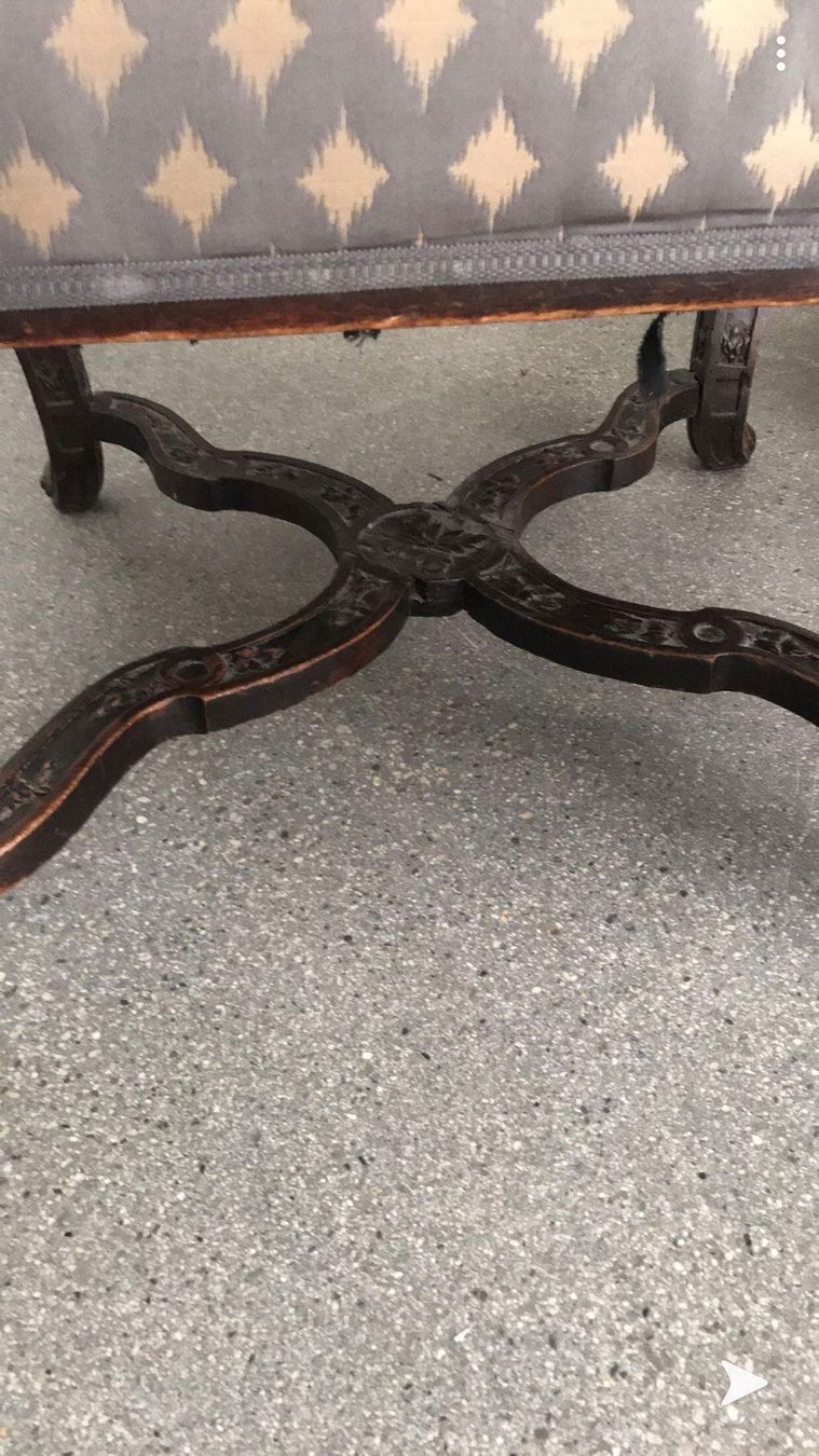 Sedie: Antique carved arm chair – Usato da Lausanne venduto da NYC67 2