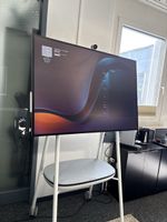 MS-Hub 50" s2 w11 Perfect Condition with Steelcase stand