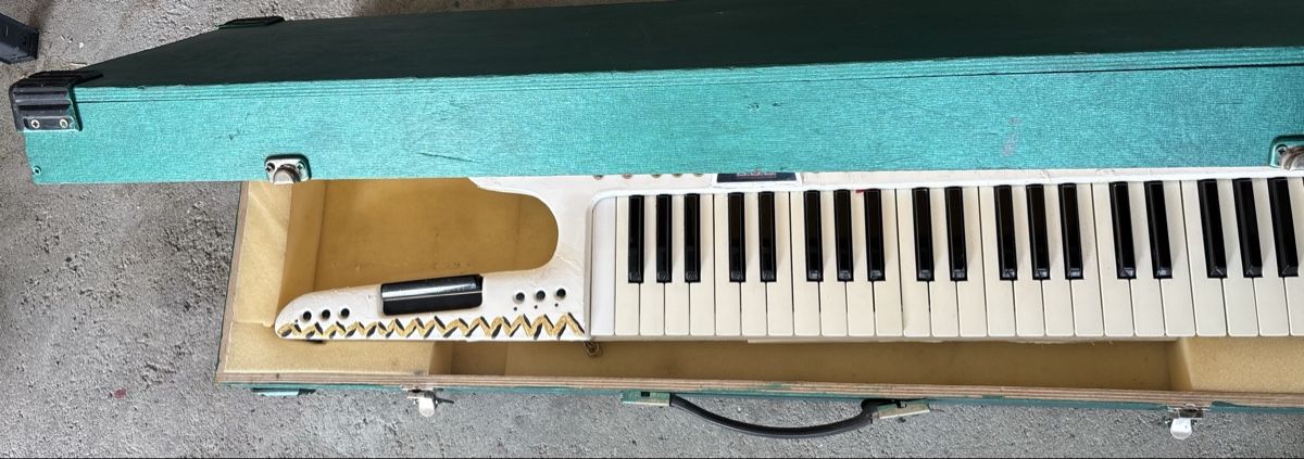 Roland Strumenti musicali: Roland Synth AX7 Keytar mit Koffer, Vintage  – Difettoso da Egg b. Zürich venduto da Brasilmusic 1