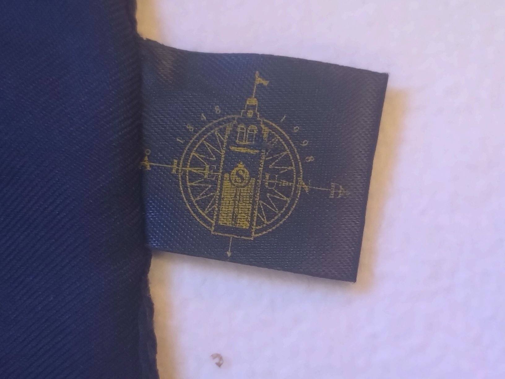 Foulard & Sciarpe: Foulard HANSKE magasinet  – Usato da Farvagny-le-Grand venduto da LaCaverne 3
