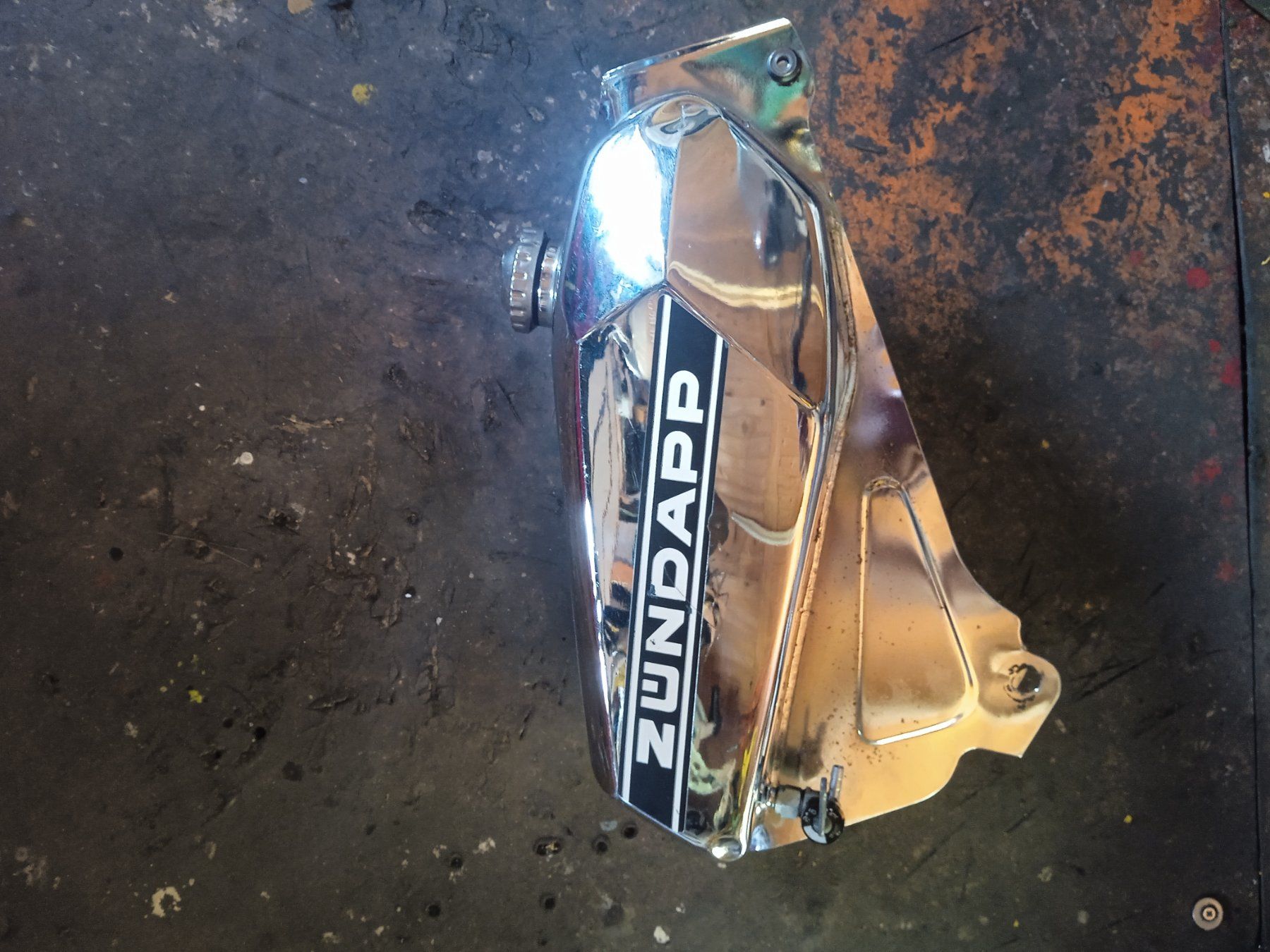 Zündapp Autres accessoires p. véhicule: Zündapp Benzintank.Orig – D'occasion à Fulenbach par Elektronik 2