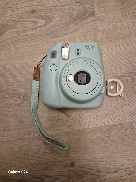Fotocamera: Appareil photo instax mini 9 – Usato da Gingins venduto da zoe_d59r 1