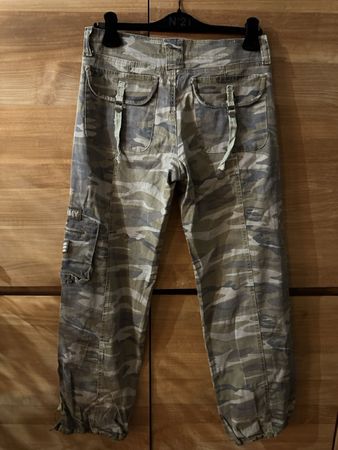 Coole Cargohose, Camouflage, Gr. 31, neuwertig