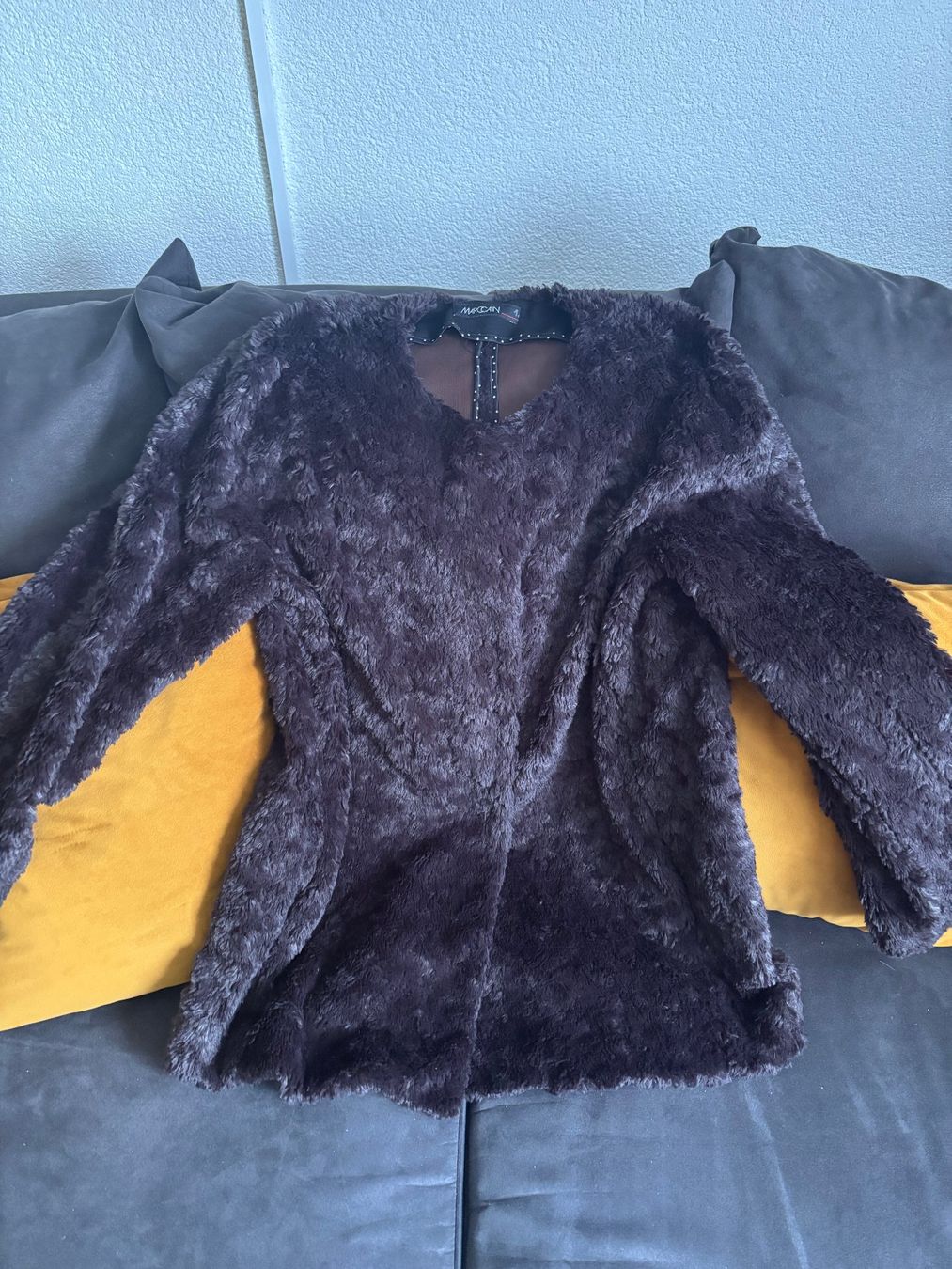 Marc Cain Jacken: MARCCAIN Kunstfelljacke neuwertig – Neu (gemäss Beschreibung) aus Merishausen von yourdream 3