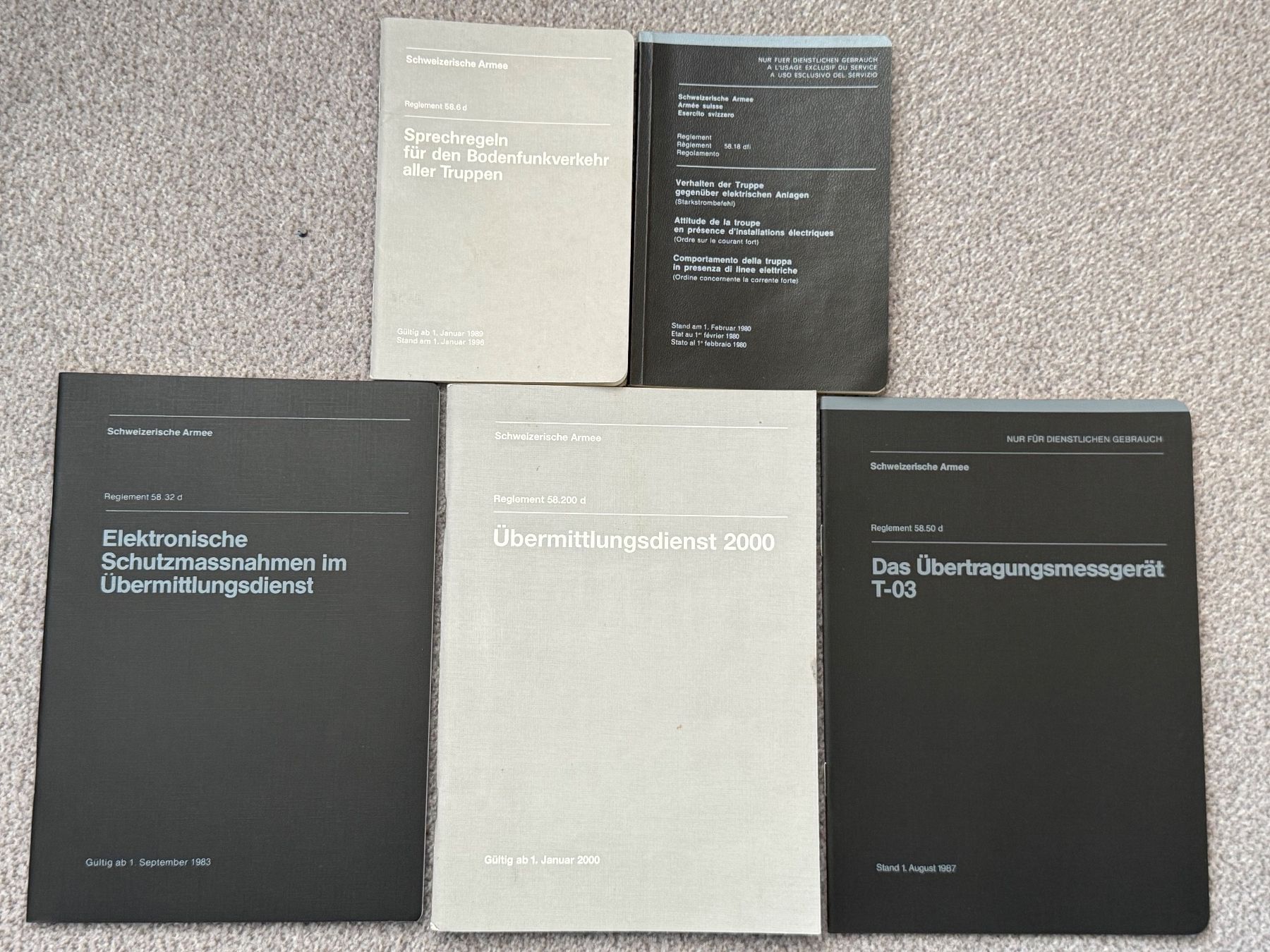 Bücher: 5 Reglemente Übermittlungstruppen - Schweizer Armee – Gebraucht aus Brütten von Hst1
