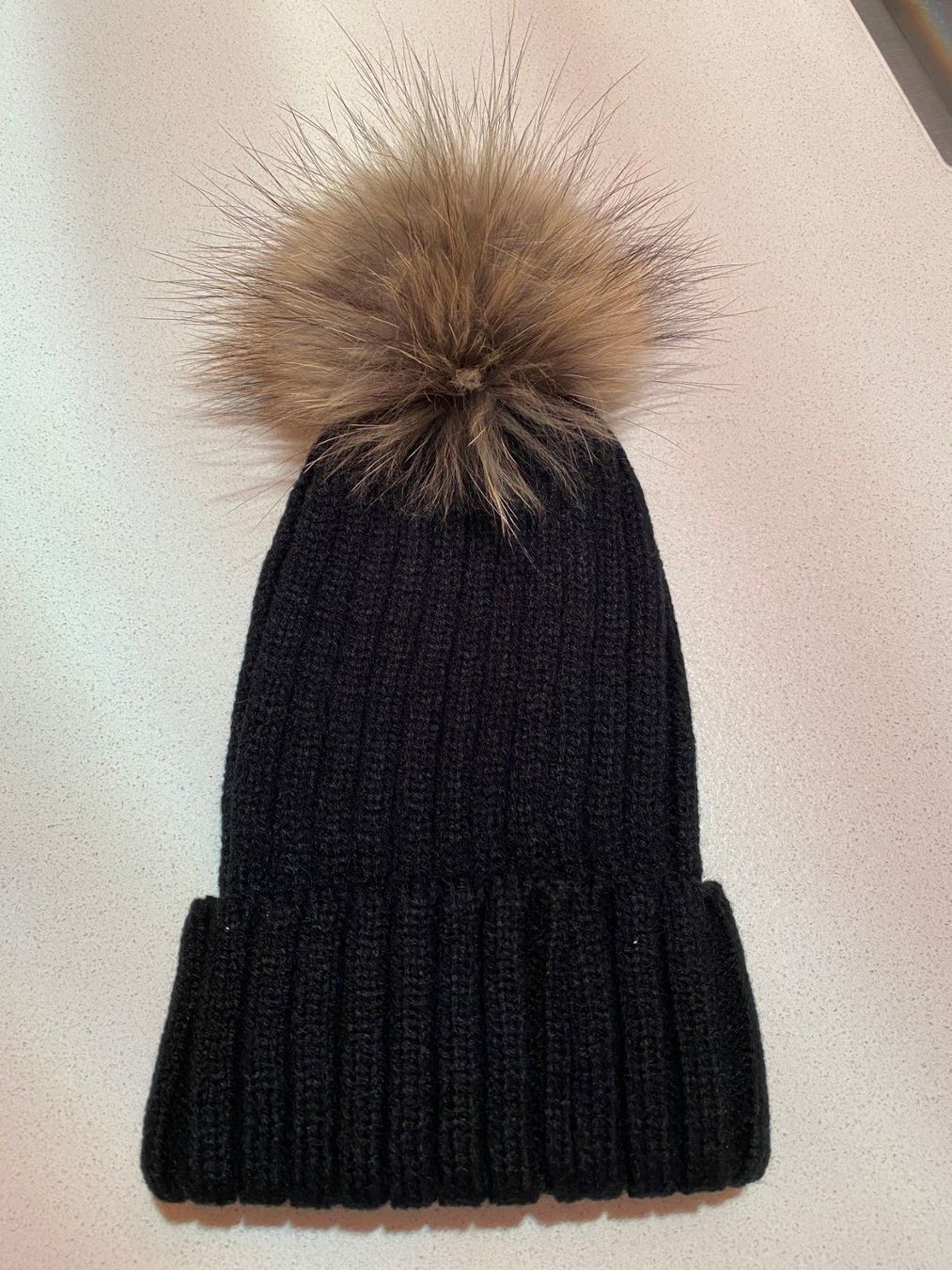 Copricapi, berretti & cappellini: BEANIE MÜTZE KAPPE MIT ECHTFELL POMPOM – Nuovo e nell'imballaggio originale da Stansstad venduto da Teilnehmer1 1