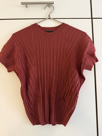 Sisley Strickoberteil gerippt rot Grösse XS neuwertig