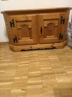 Arven Schrank Massiv Holz Landhausstil gut erhalten