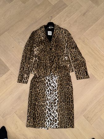 MOSCHINO - Tailleur jupe et blazer imprimé léopard taille 40