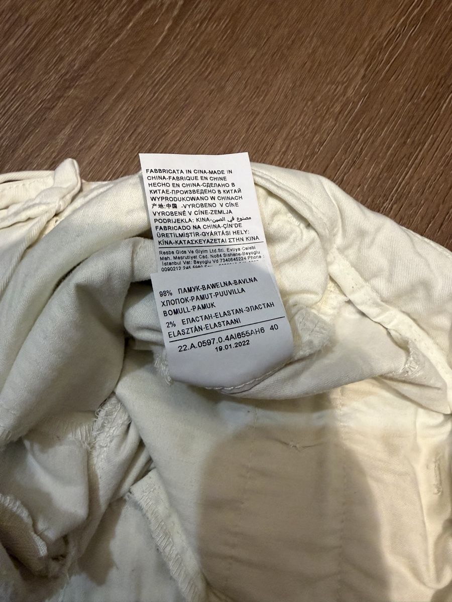 Sisley Pantaloni: Pantalon Sisley blanc  – Usato da Puidoux venduto da shi_rgk7 2