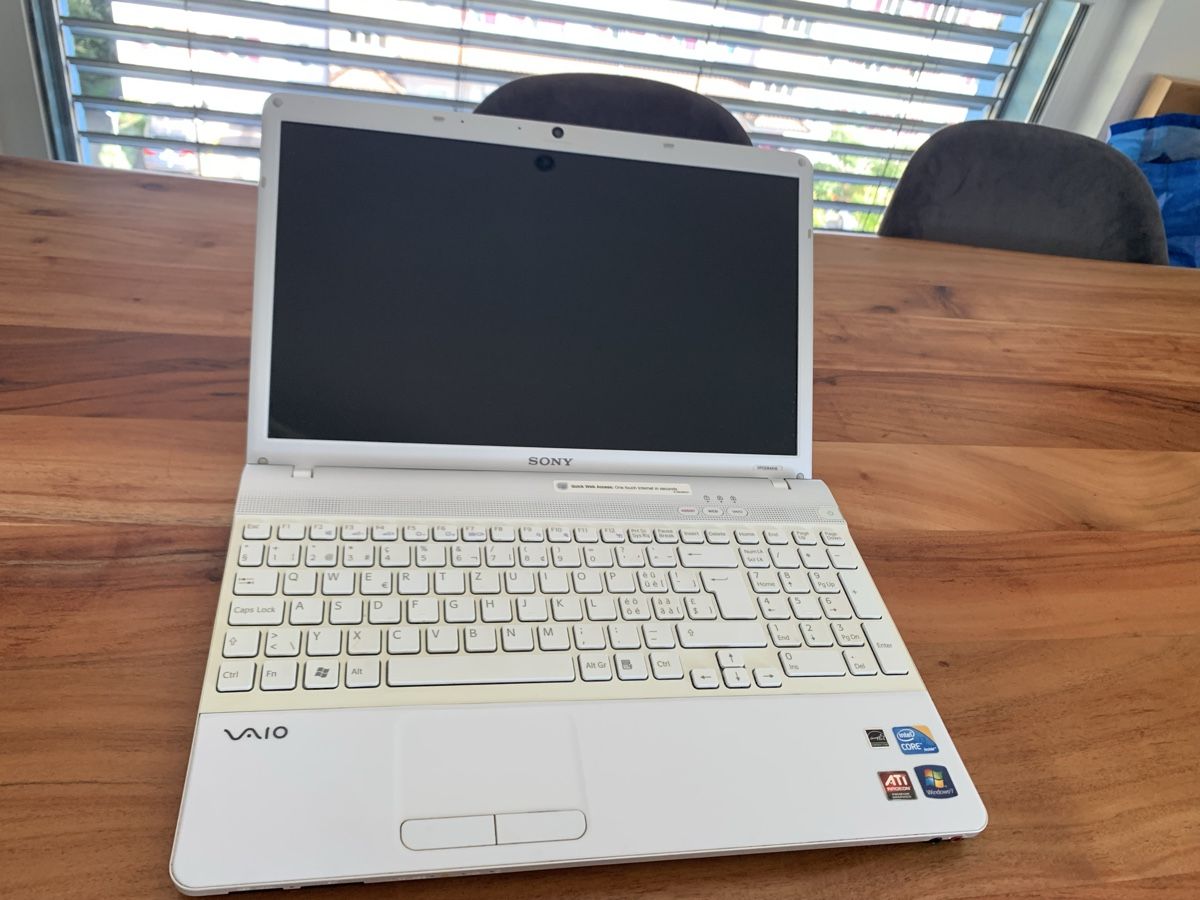 Vaio Notebook: Notebook Sony Vaio silber gebraucht mit Netzteil – Usato da Neuhausen venduto da sou_t9p8 1
