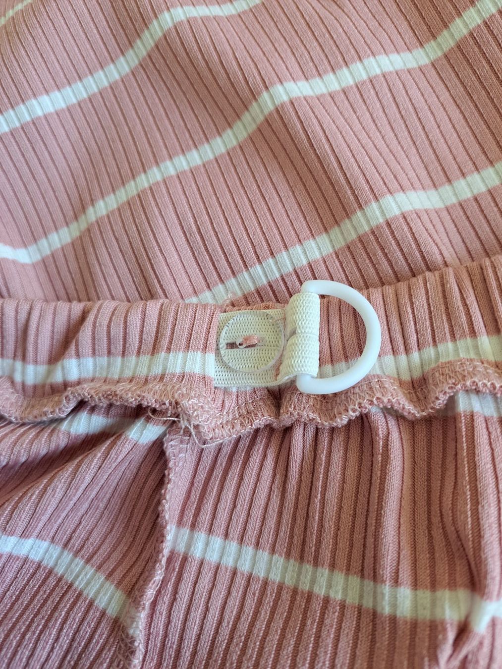 Shein Pantaloni: Kurze Ripp-Jersey-Hose Gr. 38 – Usato da Oetwil am See venduto da Kuechenzeit 1