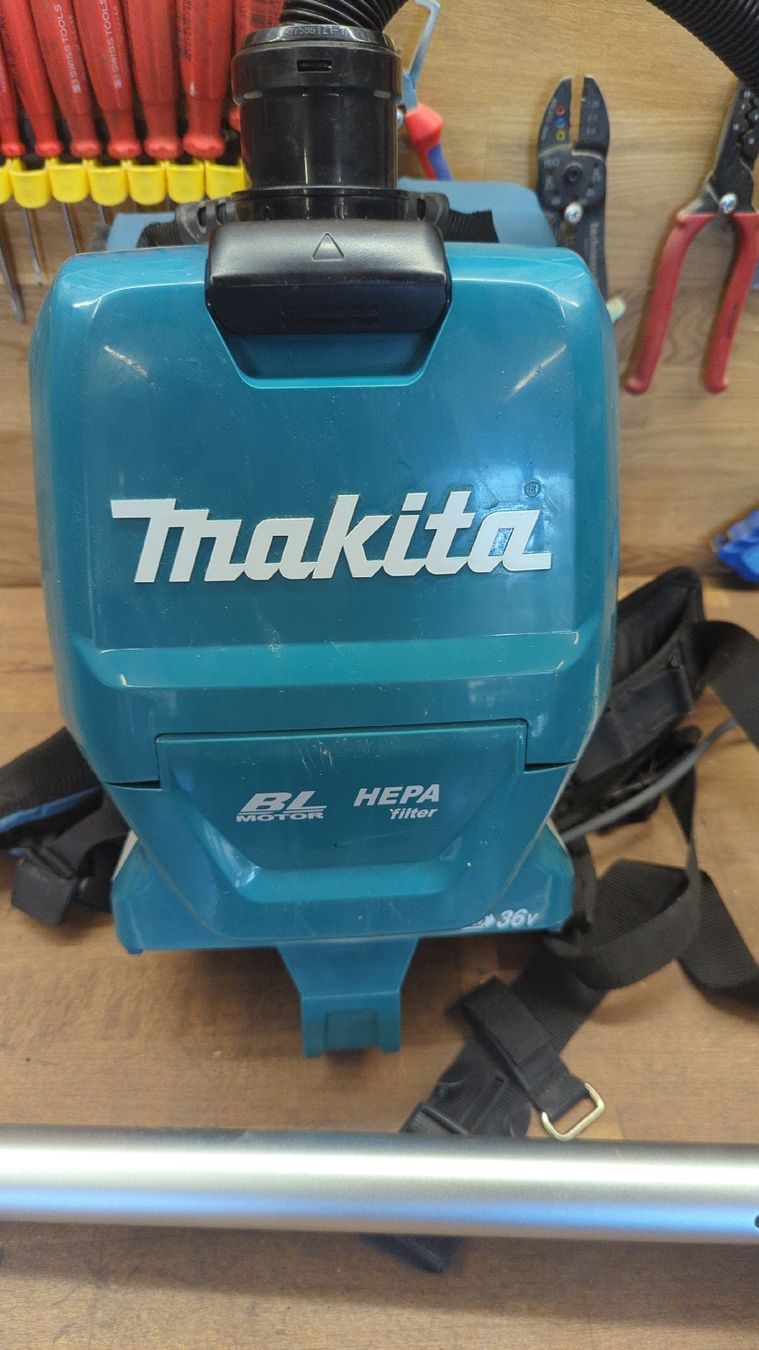 Makita Aspirateurs & Accessoires: Makita Rucksackstaubsauger – D'occasion à Herzogenbuchsee par rou_yyh2