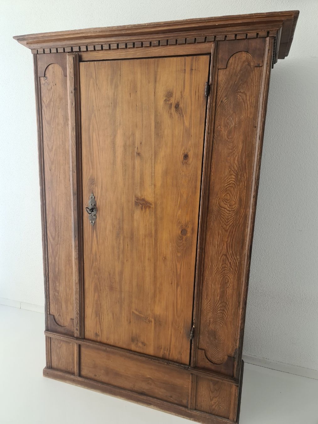 Schränke: Antiker Schrank – Gebraucht aus Uster von Cruleye 3
