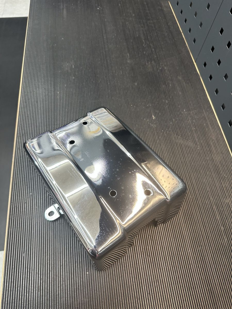 Harley-Davidson Tutti i ricambio per moto: Cache Batterie Chrome pour Harley Davidson Dyna Street Bob – Usato da Pringy venduto da Antoine512ENJ 4