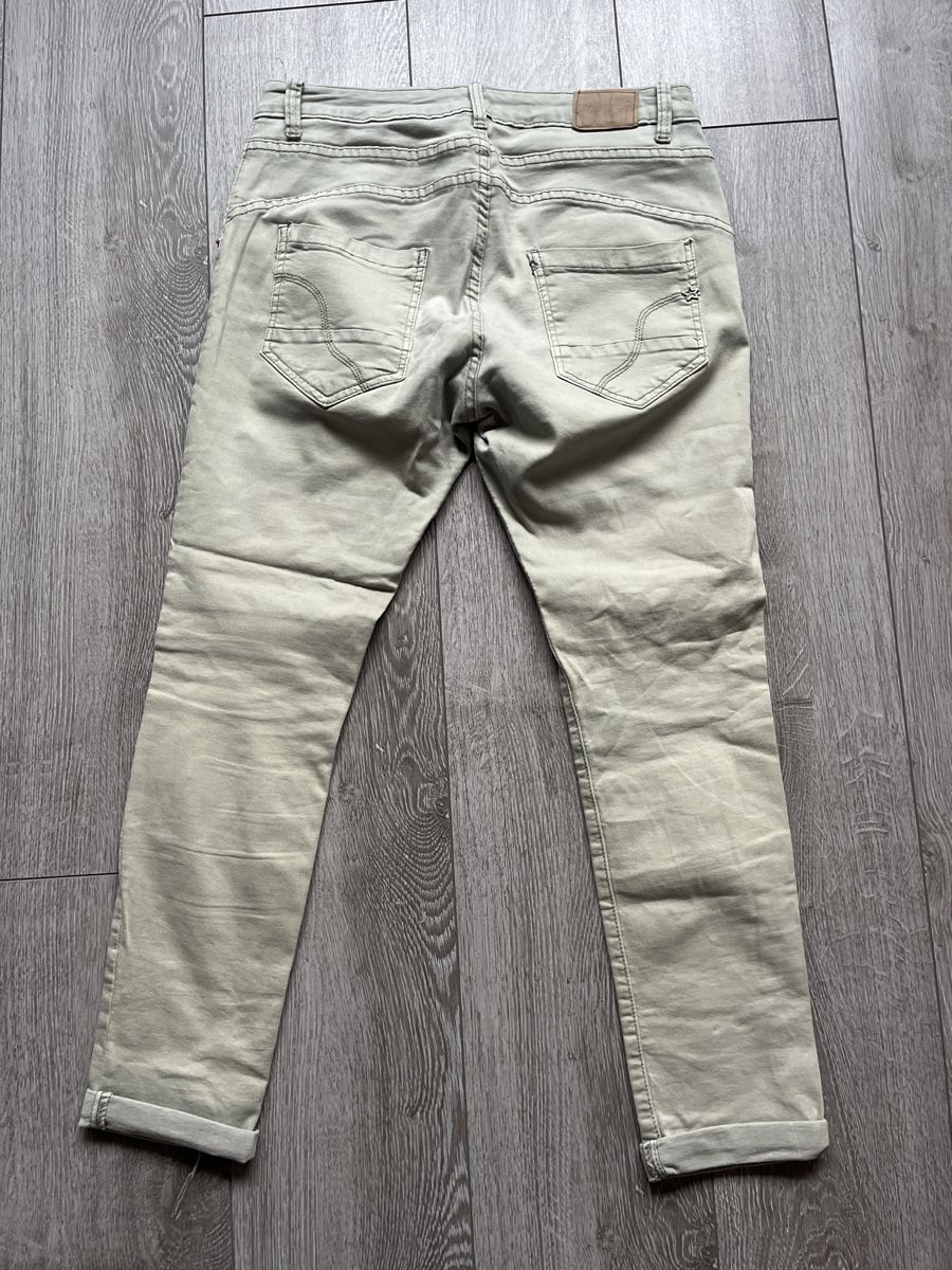 Pantaloni: Pantalon vert – Usato da Le Locle venduto da Ophelie.hugy 1