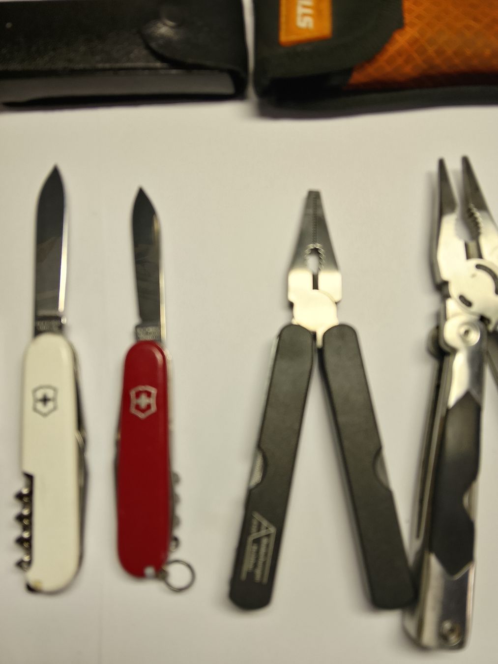 Victorinox Coltelli tascabile: Lot Victorinox Sackmesser und Multitool  – Usato da Grenchen venduto da watchthewatch 2