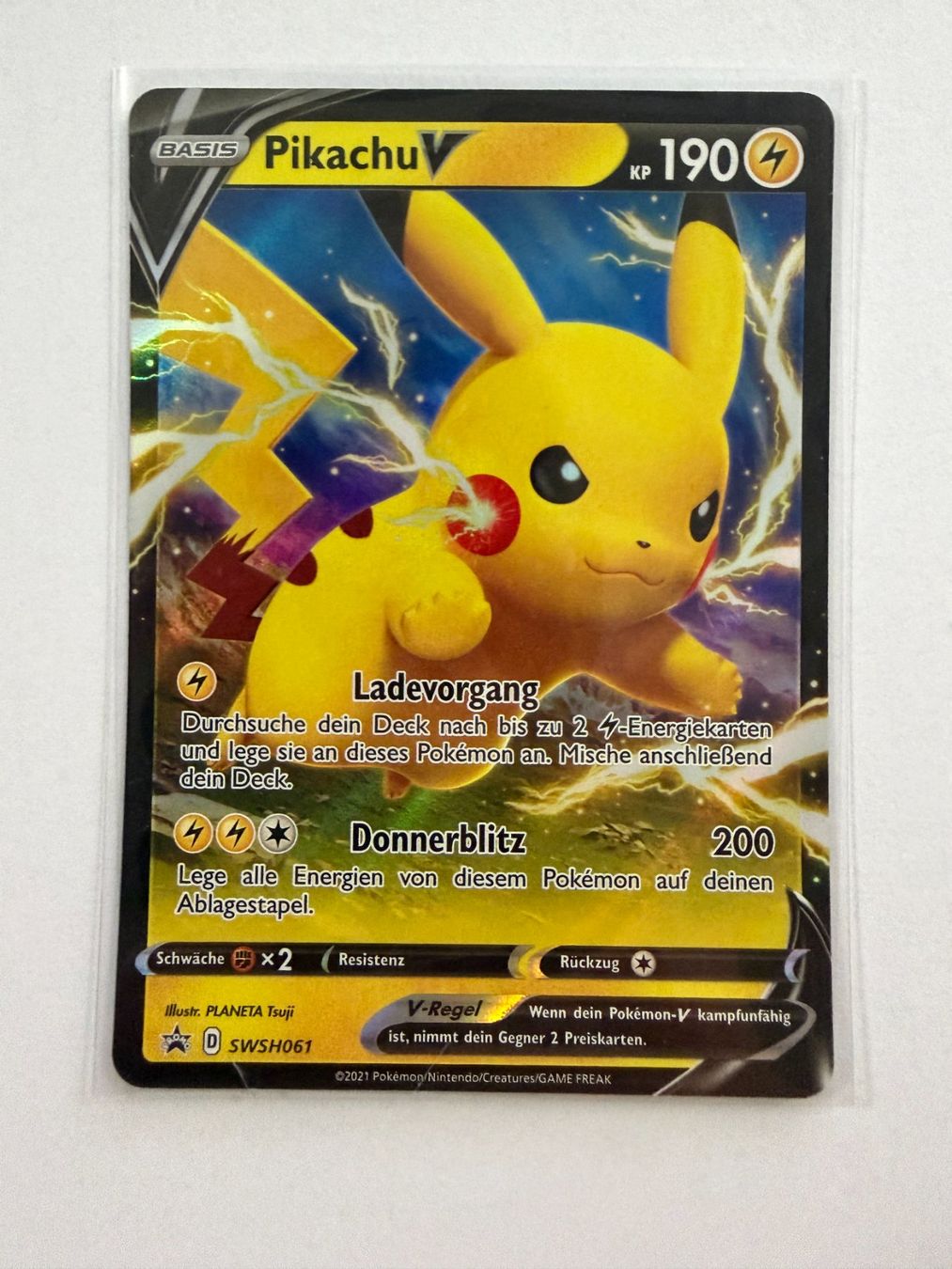 Pokémon Carte collezionabili: Pokemon Pikachu V SWSH 061 DE – Nuovo (secondo la descrizione) da Weingarten-Kalthäusern venduto da McGmavlo