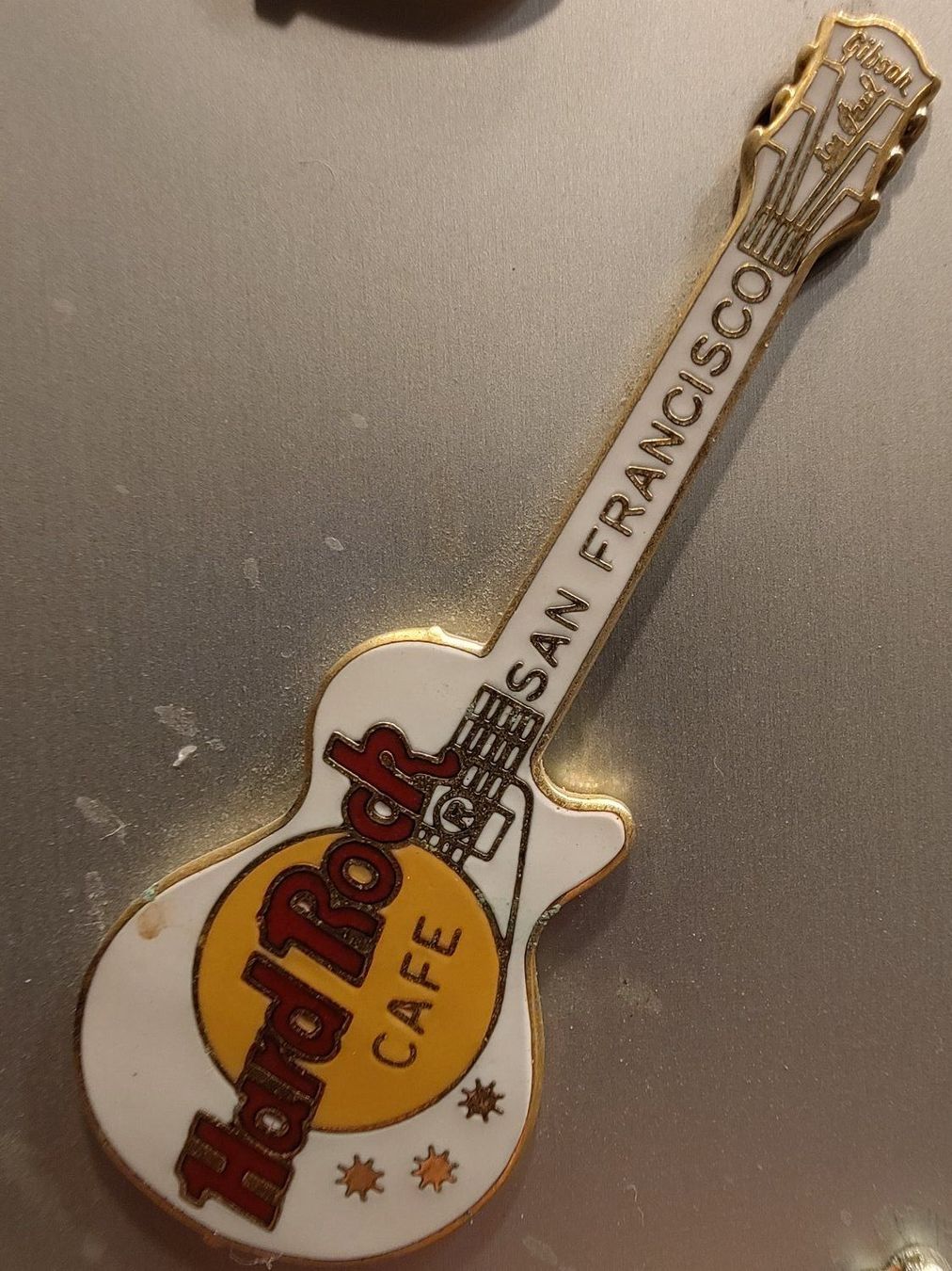 Hard Rock Cafe Plaketten & Abzeichen: Hard Rock Cafe Guitar Pin San Francisco – Gebraucht aus Kloten von SuperRetroPixels