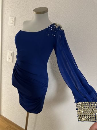 Elegantes blaues Abendkleid mit Strass