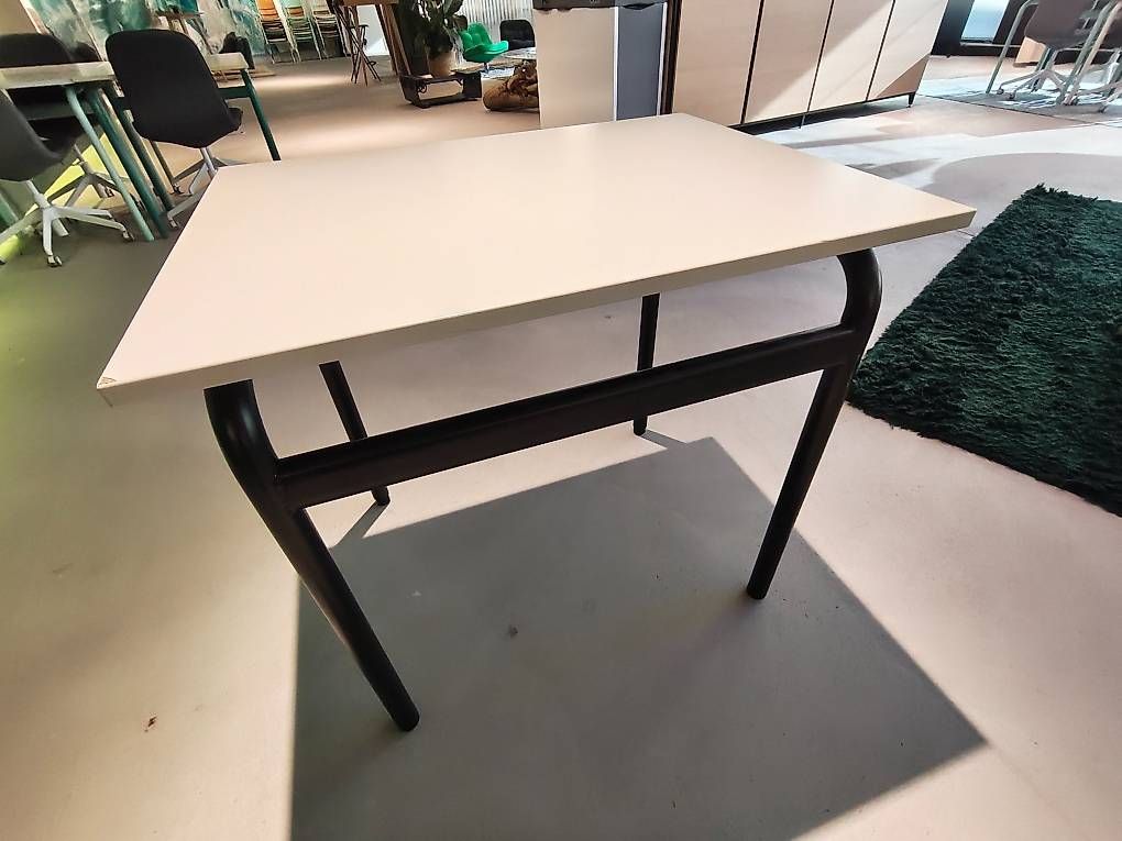 Schreibtische: Bürotisch klein – Gebraucht aus Lüterswil von inf_n6gx 1