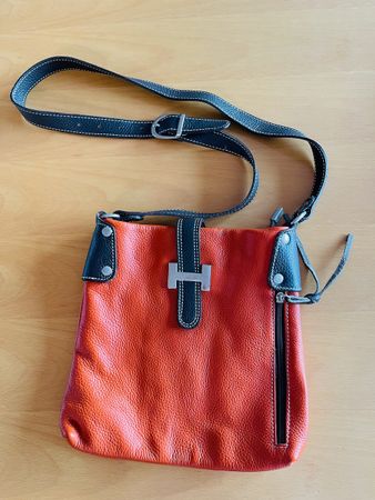orange Lederhandtasche mit braunen Besätzen, neuwertig
