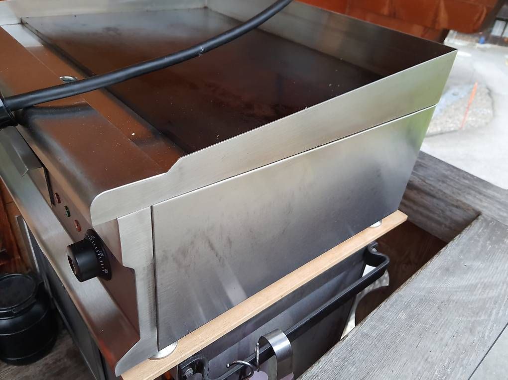 Grils: Grill pro – D'occasion à Champéry par pvi_fcv2 1