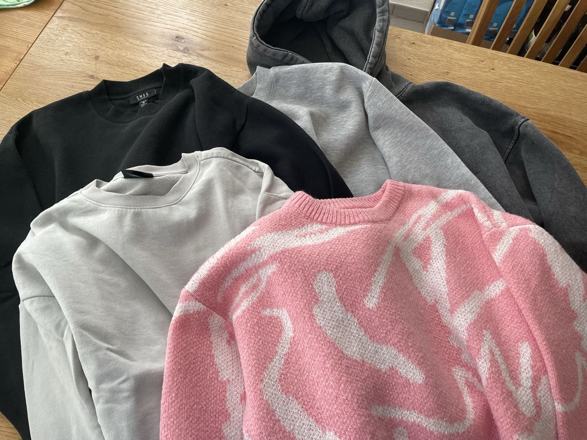 Lots de vêtements: Kleidepaket 9-teilig  – D'occasion à Zürich par piervier4 2