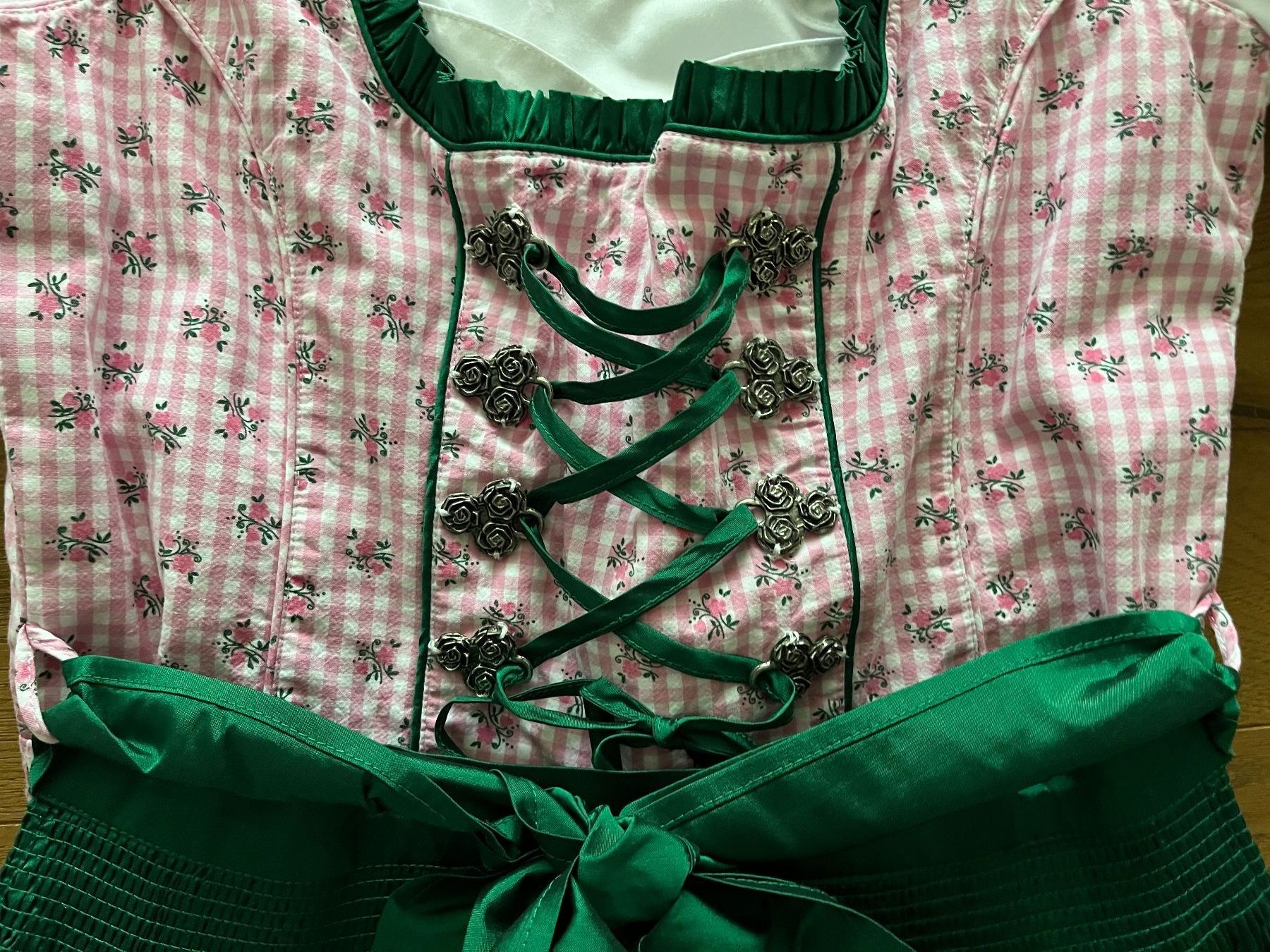Vestiti & Gonne: Dirndl für Mädchen – Usato da Balgach venduto da Olieto 2