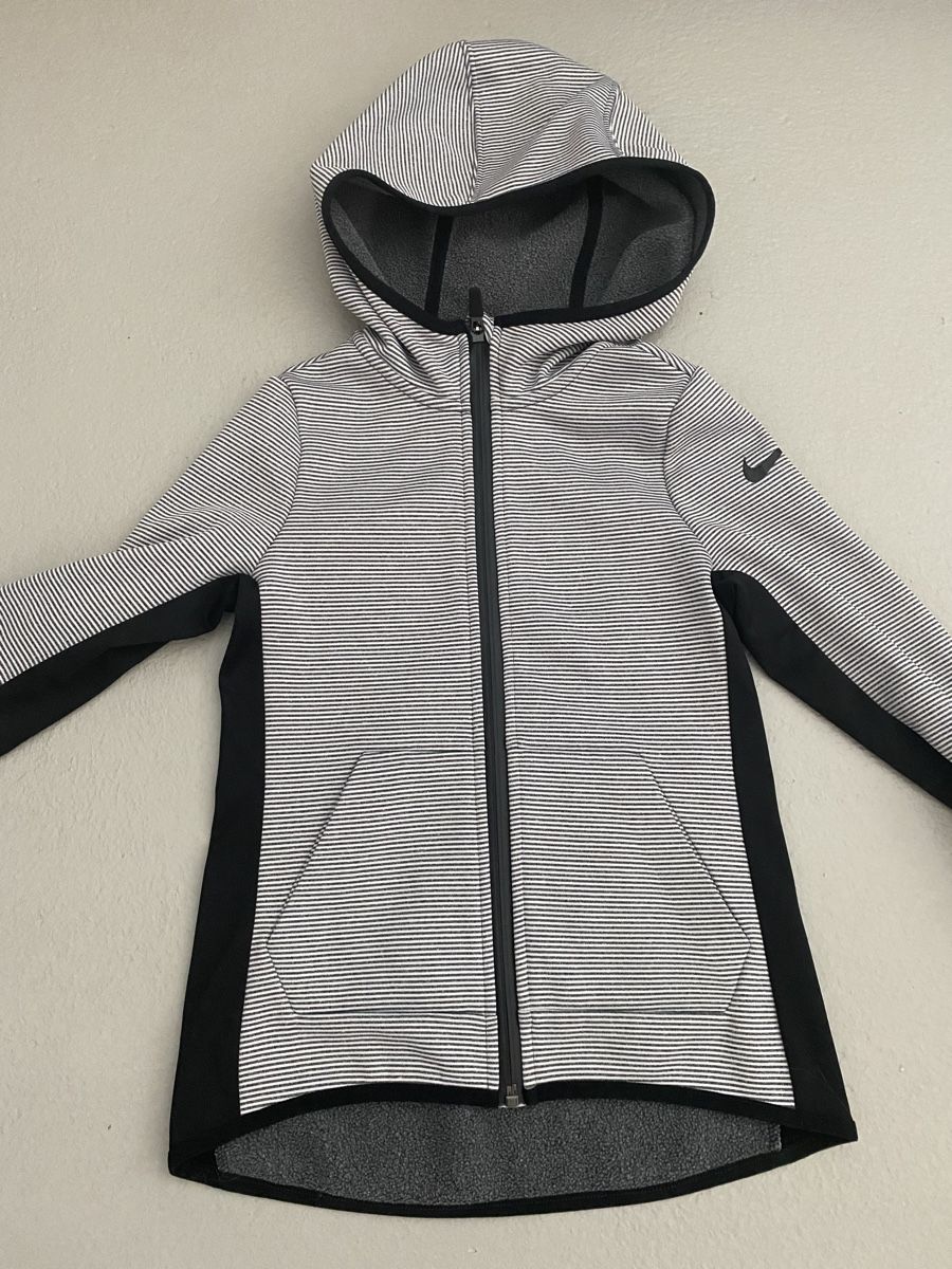 Nike Jacken & Mäntel: Fleecejacke mit Kapuze gestreift – Gebraucht aus Freidorf TG von sito75